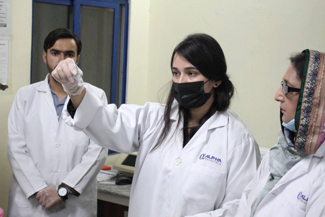 Molecular Biology Lab Work & Sanger Sequencing Data Analysis — photograph 10